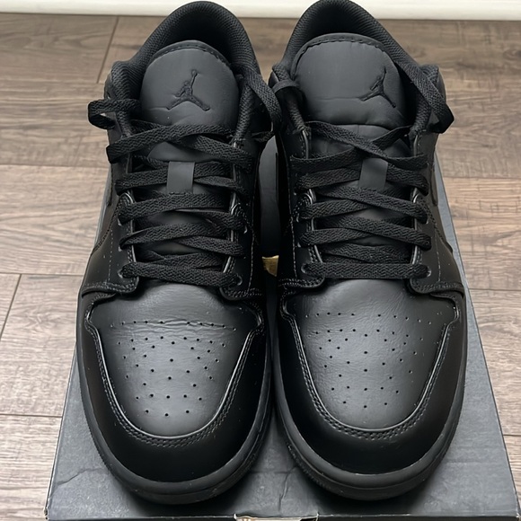 Triple black Jordan 1 low - Picture 2 of 5